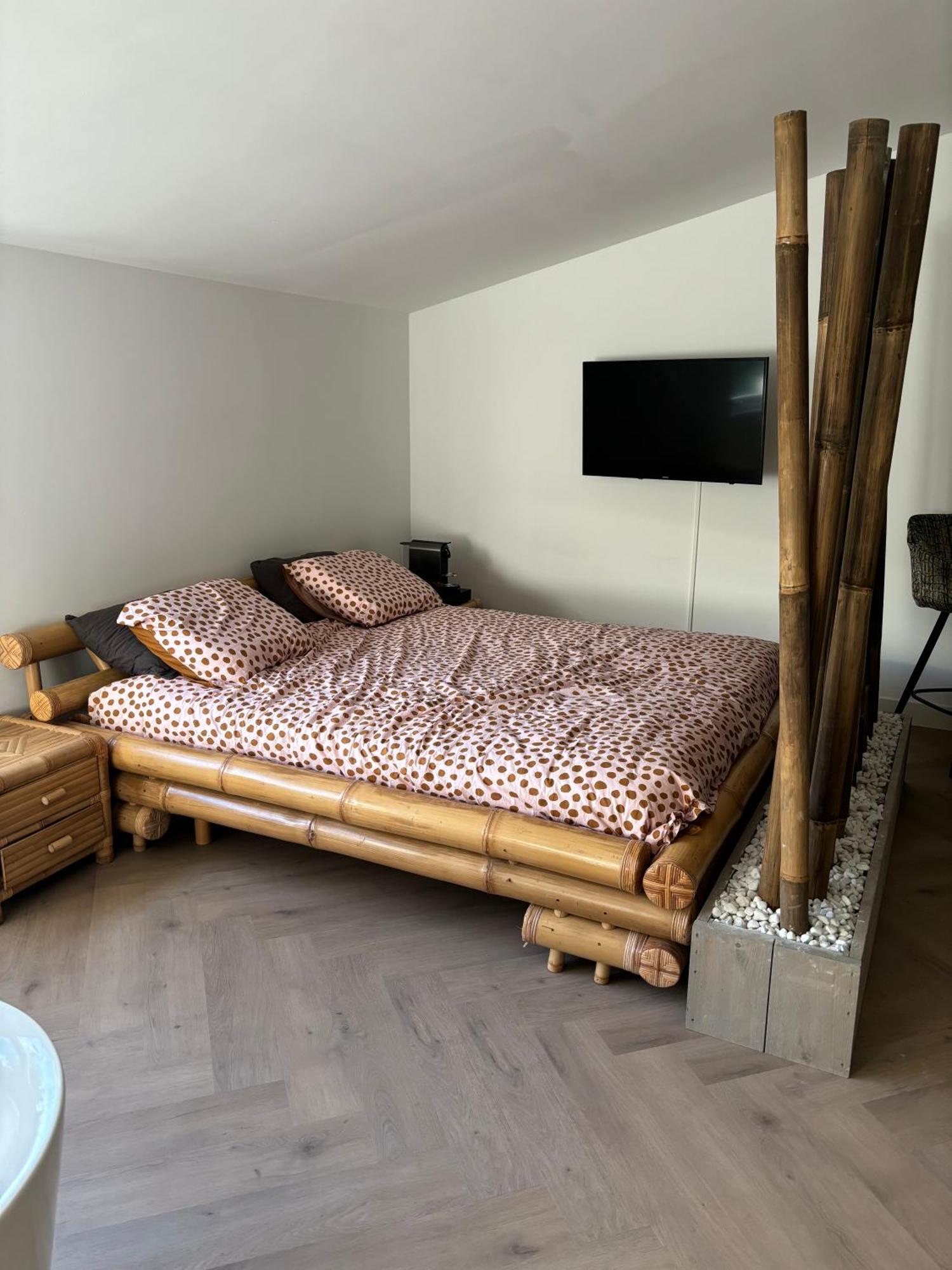 Bamboe Suite Bentveld Met Ligbad En Gratis Parkeren Bagian luar foto